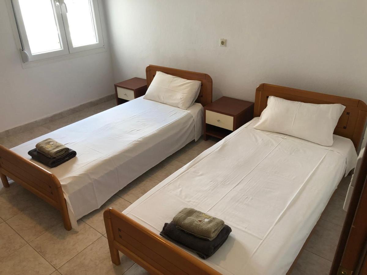 Irida Apartments Nea Skioni Buitenkant foto
